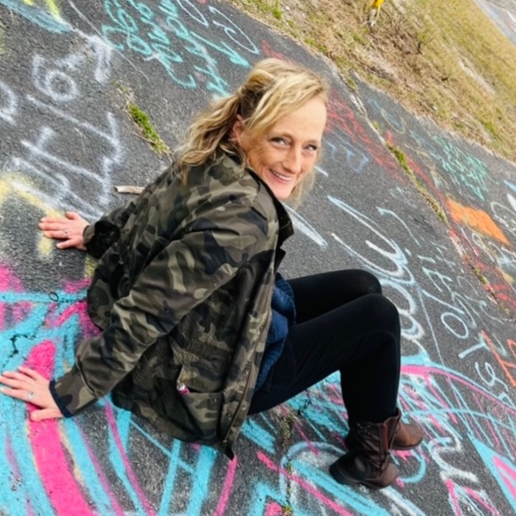 Meet your Posher, Terra - Picture 2 of 4